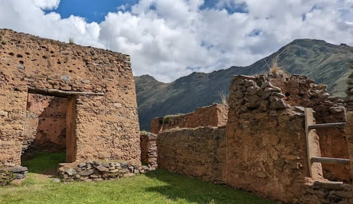Pumamarka Ruins Ollantaytambo