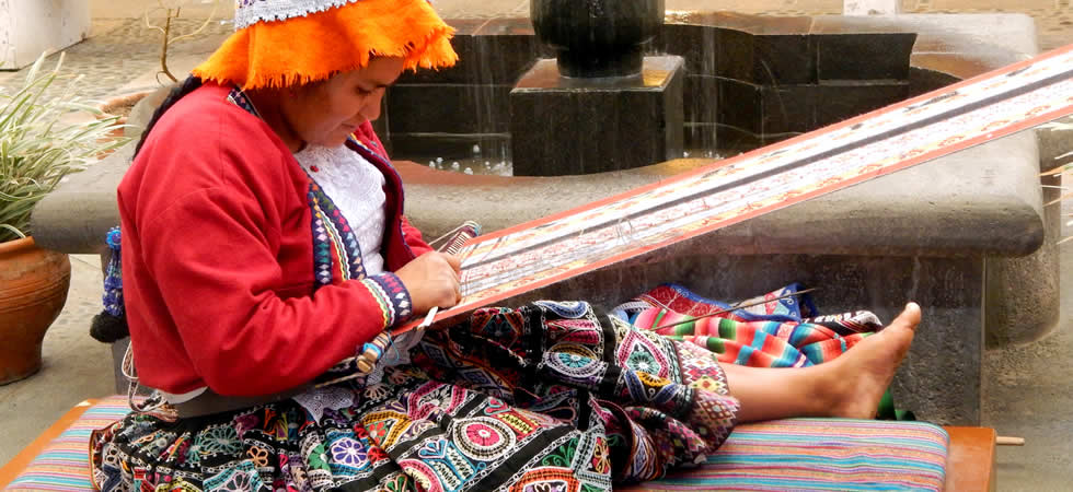 Chincheros Sacred Valley textile demostration